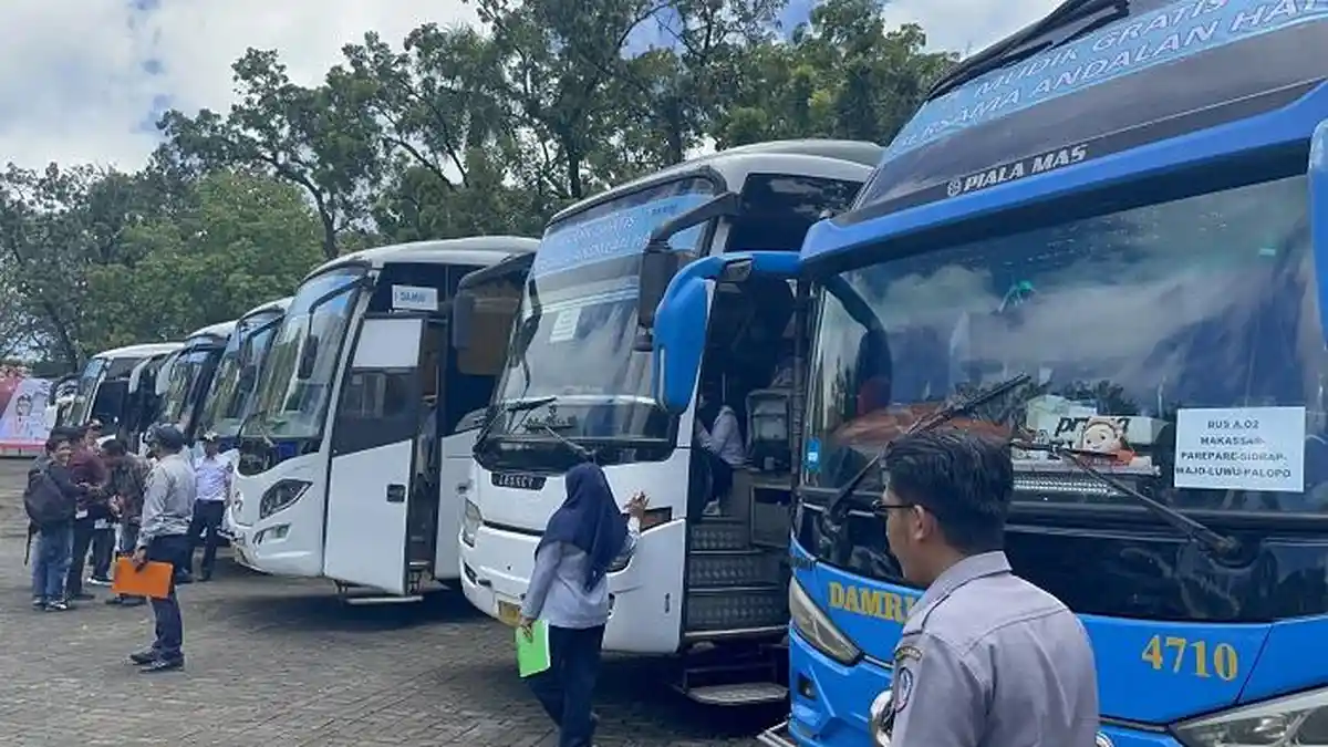580 Pemudik Gratis Berangkat dari Rujab Gubernur Sulsel - Tribun-timur.com
