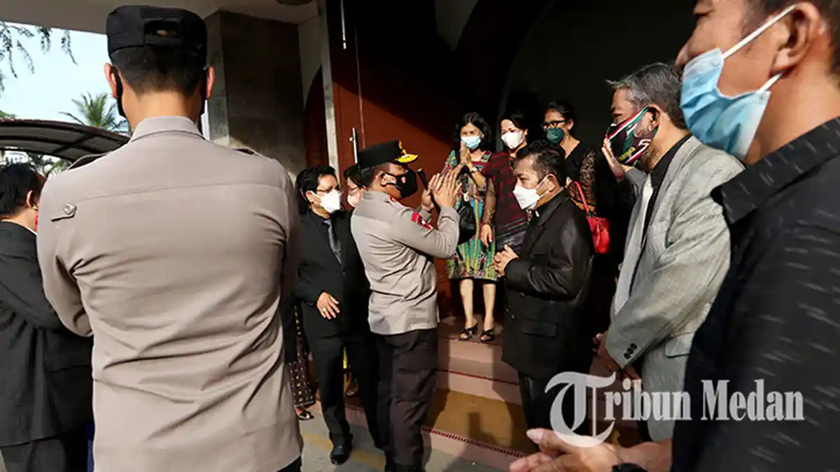 Berita Foto: Kapolda Sumut Meninjau Persiapan Pelaksanaan Ibadah Jumat Agung di HKBP Sudirman - 15042022_KAPOLDA_TINJAU_GEREJA_DANIL_SIREGAR-2.jpg