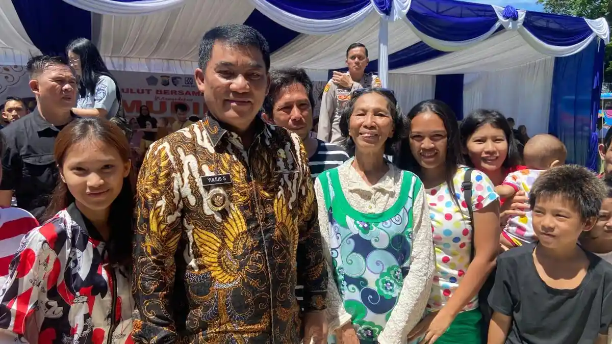 Gubernur Sulawesi Utara Yulius Selvanus Lepas Rombongan Mudik Gratis 2025