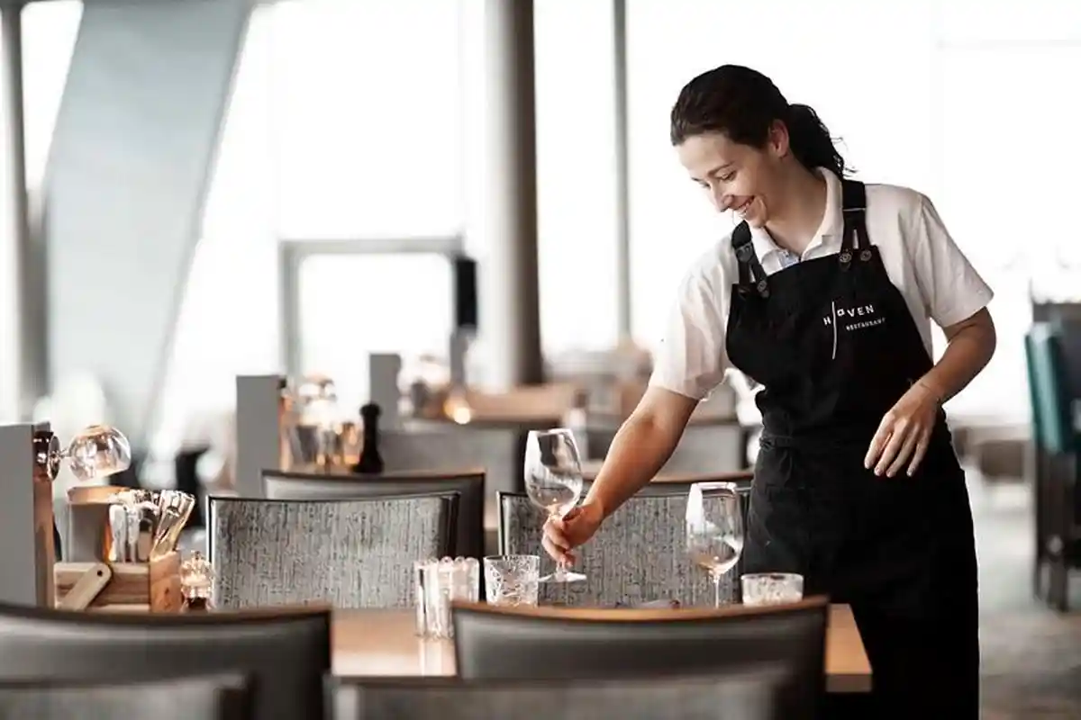 11 CONTOH Daftar Pertanyaan Wawancara untuk Waiter Secara Umum