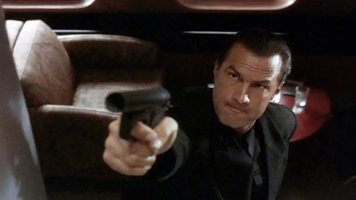 Sinopsis Film Under Siege 2: Dark Territory, Aksi Steven Seagal di Bioskop Trans TV Malam Ini