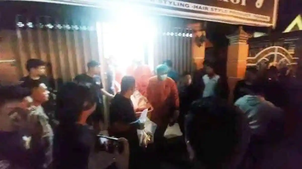 PEGAWAI Minimarket Tewas Ditusuk Pegawai Barbershop Gegara Wanita, Korban Disayat Pisau Lipat