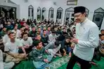 Mensos-Gus-Ipul-berdialog-dengan-para-siswa-usai-salat-isya-di-musala-SRMA-17-Surakarta.jpg