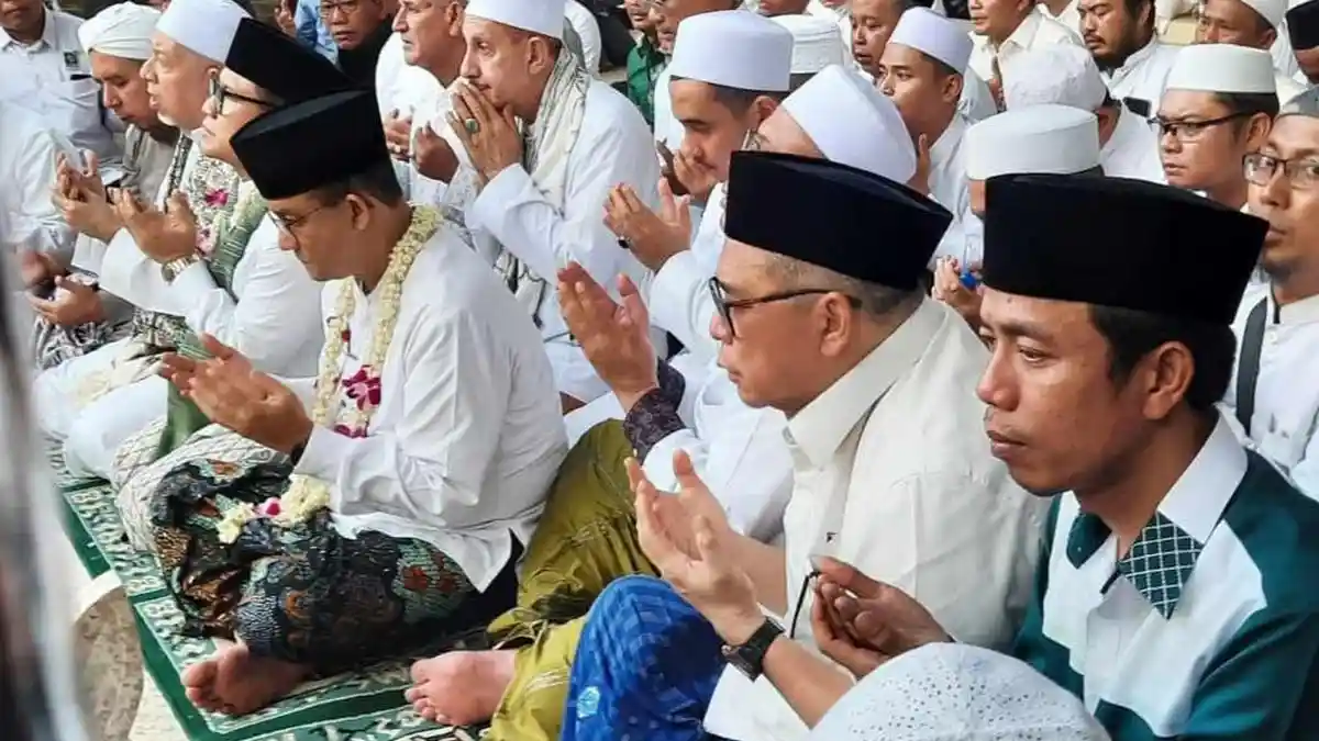 Anies dan Cak Imin Sempat Kunjungi Sampang Sebelum Ziarah ke Makam Sunan Ampel Surabaya