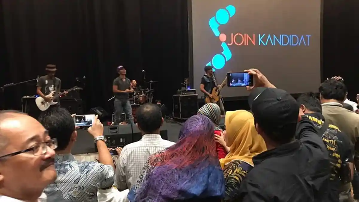 Begini Ceritanya Ketika Menaker Ingin Menjadi Office Boy - menaker-hanif-dhakiri-dan-slank_20170511_141751.jpg