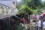 Petugas-Pemadam-Kebakaran-Damkar-Buleleng-saat-melakukan-pemadaman-kebakaran.jpg