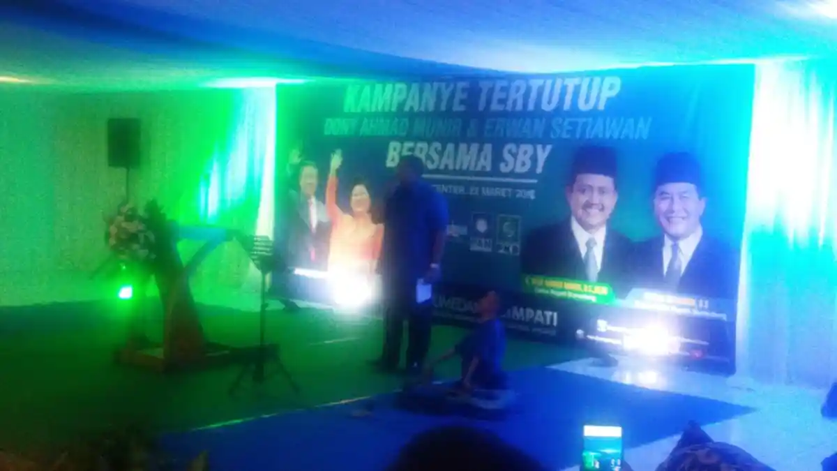 SBY Bernyanyi Bareng Gitaris Difabel
