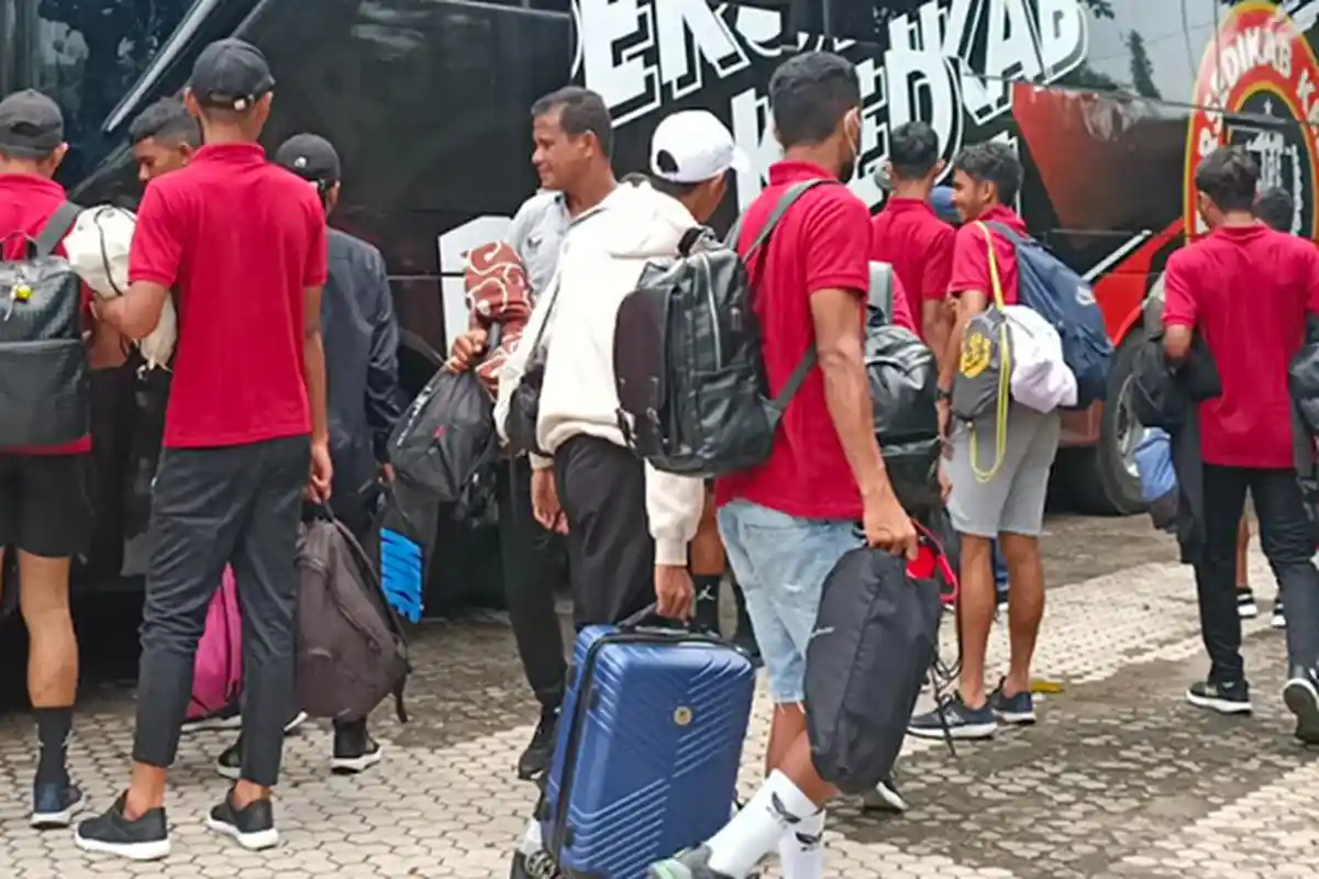Pemain Persedikab Kediri Digembleng di Pantai Prigi Selama 5 Hari
