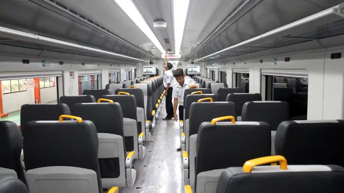 Menhub Senang, Bus Damri dan Kereta Bandara Saling Bersaing