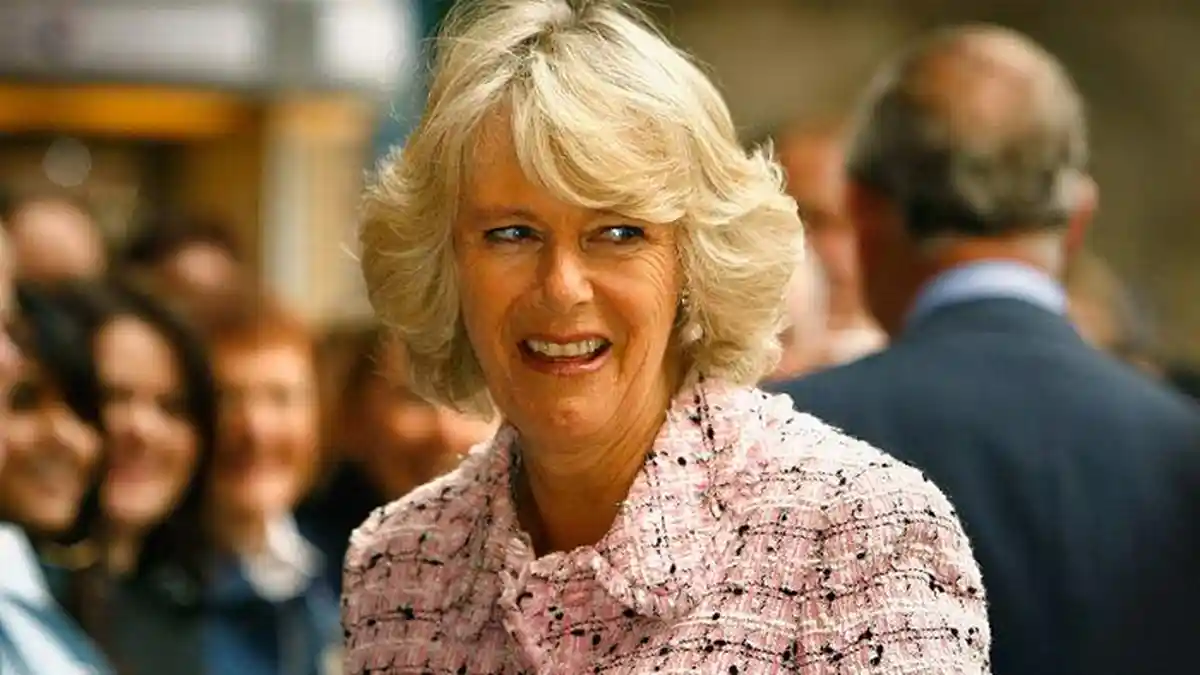 Kenakan Baju Sama dalam Sepekan, Camilla Bowles Langsung Jadi Sorotan Publik!
