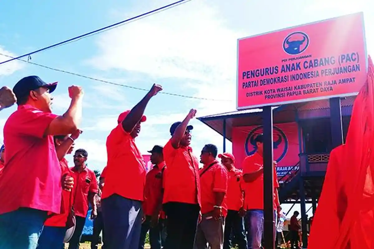 Kunjungi Raja Ampat, Wayangkau Tantang Kader Rebut Palu Sidang