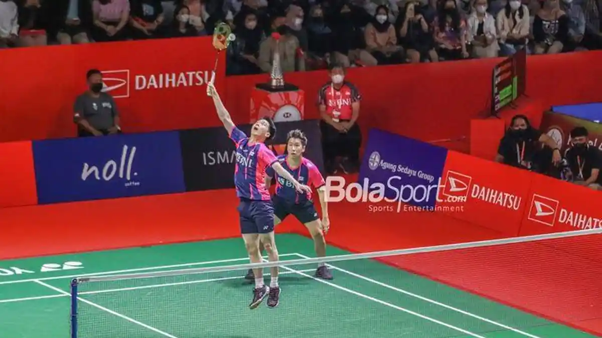 SEDANG BERLANGSUNG Marcus/Kevin vs Pasangan Thailand di Lapangan 1 dan Ginting di Lapangan 2