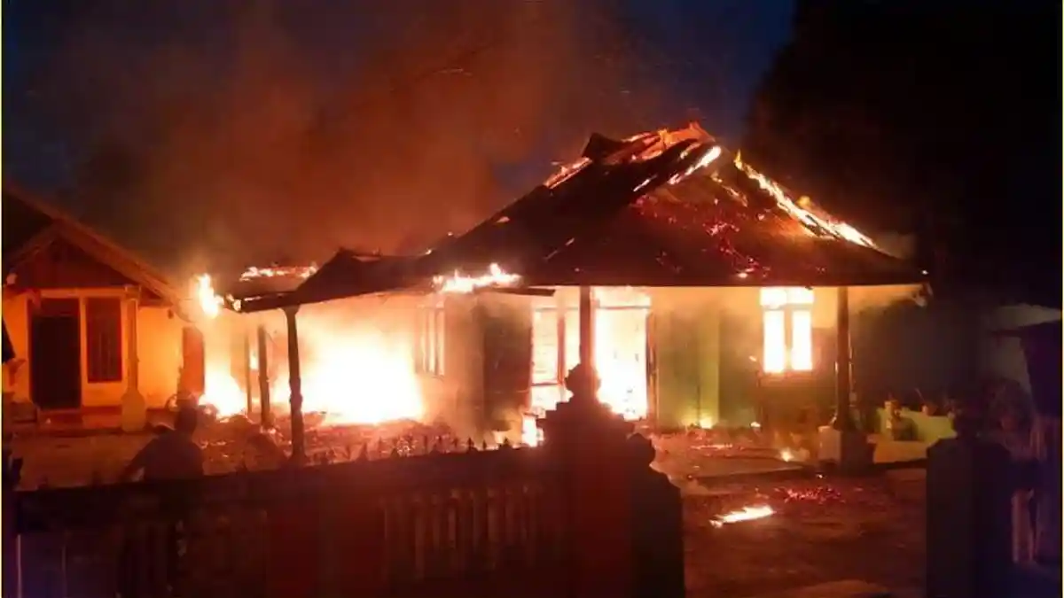 Satu Rumah di Kelurahan Hunggaluwa Kabupaten Gorontalo Terbakar, Warga Sempat Cium Bau Kabel Hangus