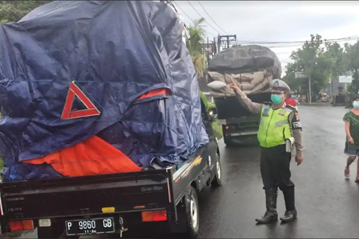 Polres Tabanan Gencarkan Sosialisasi Bahaya Kendaraan ODOL, Sasaran Utama Pengendara di Jalur Utama