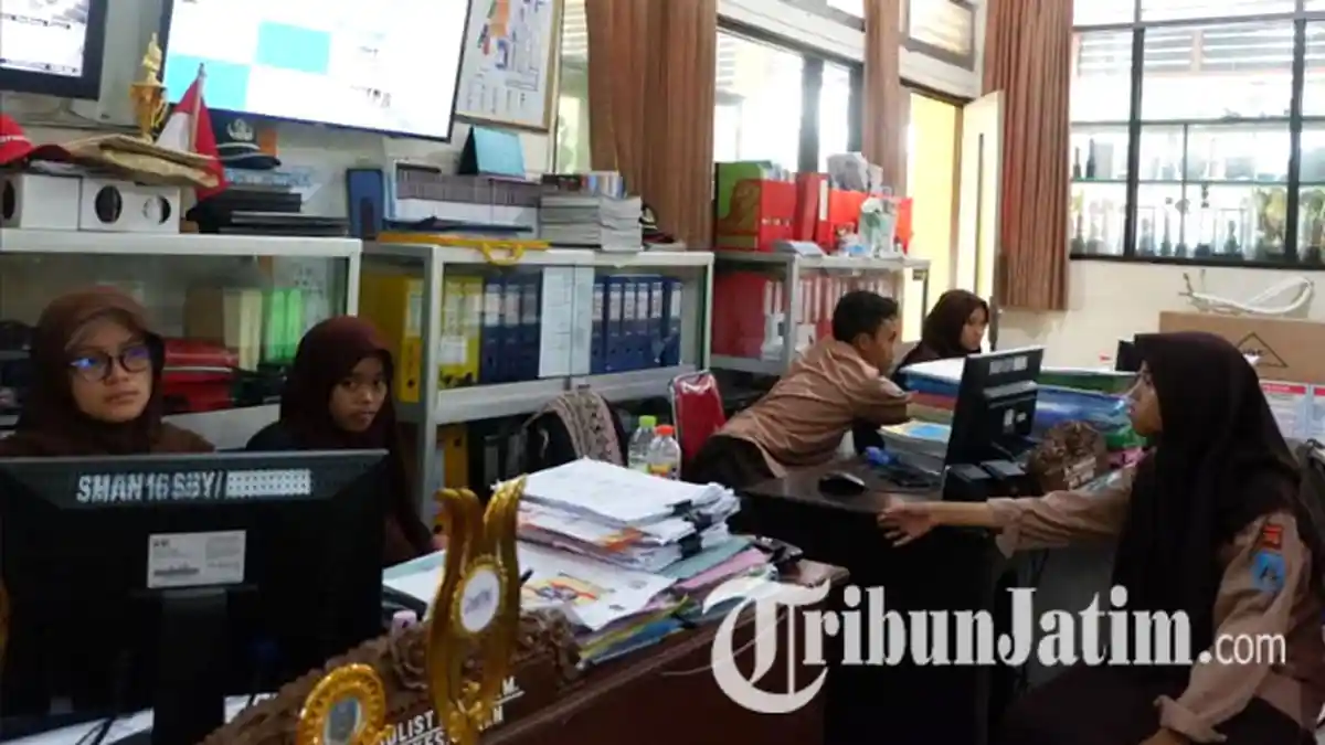 Website SNMPTN Sulit Diakses, Siswa SMAN 16 Surabaya Sampai Bangun Dini Hari untuk Akses Pendaftaran