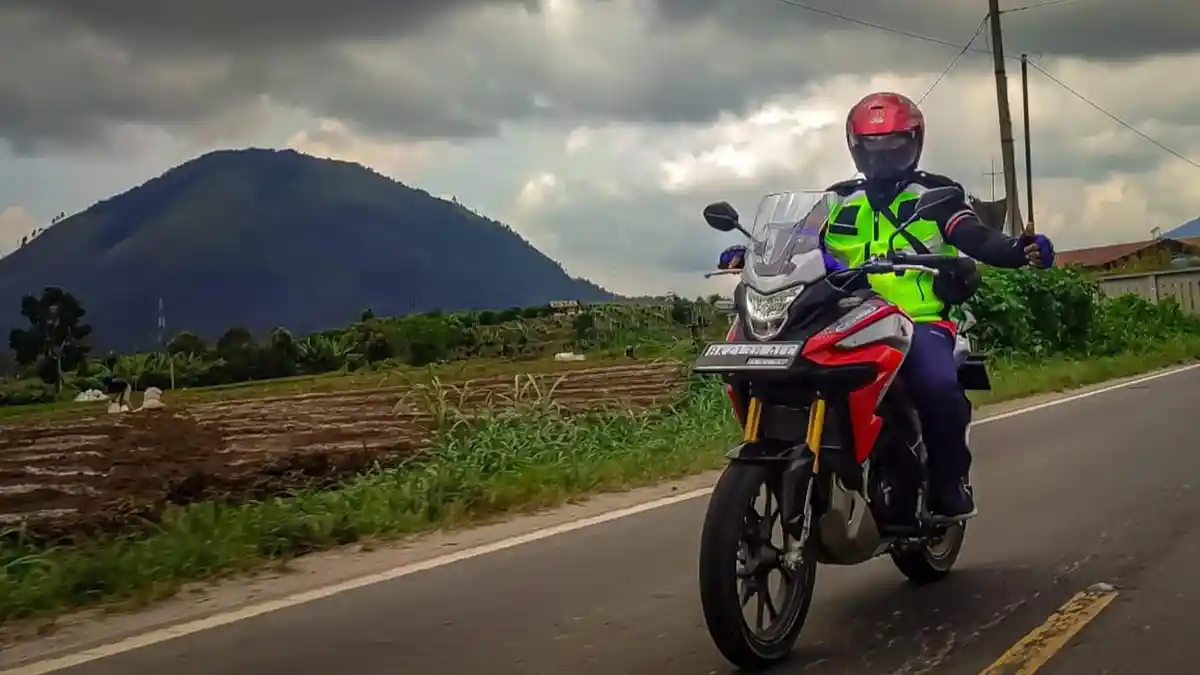 Tips Cari_aman saat Melintasi Rel Kereta Api