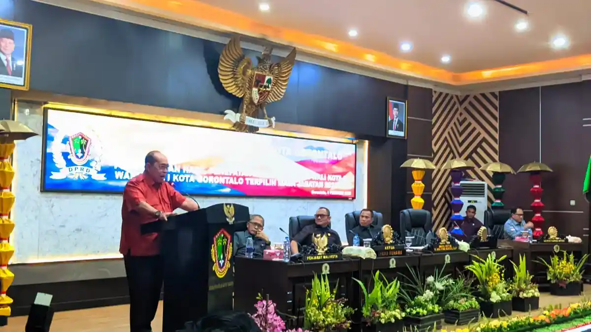 Tangis Haru Adhan Dambea saat Ditetapkan sebagai Wali Kota Gorontalo, Tekad Mengabdi Seumur Hidup