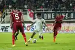 Persebaya Surabaya Libas Persis Solo 4-3 di Stadion Manahan