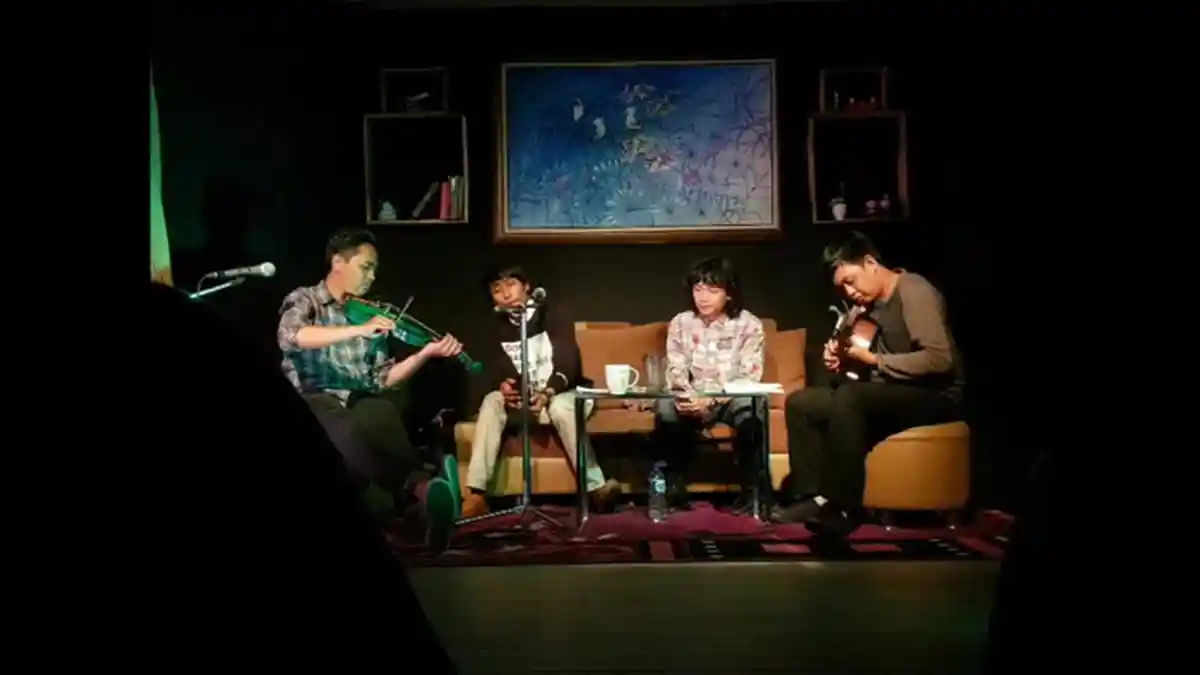 Alunan Musik Band Jendela dan Pena Hanyutkan Penggemarnya di Samarinda