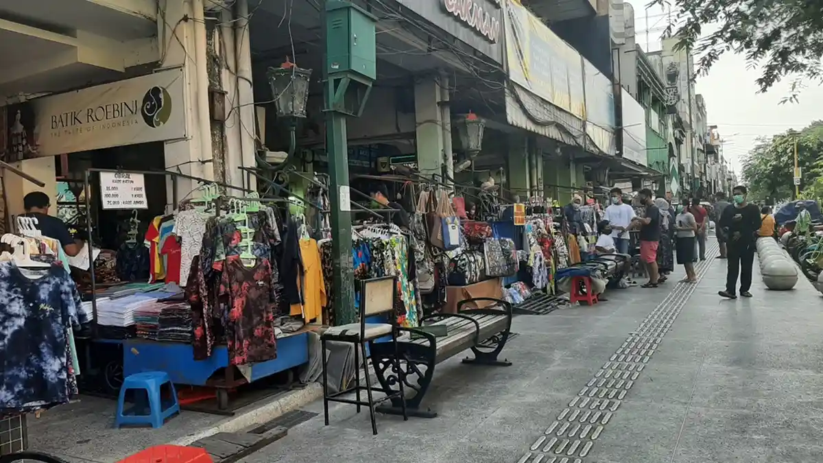 Masih dalam Suasana Libur Lebaran, Pedagang Malioboro Tetap Buka Meski Selasa Wage