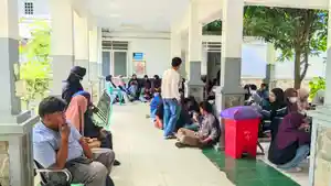 Suasana-para-mahasiswa-berkumpul-di-RSUD-Aloei-Saboe-Gorontalo.jpg