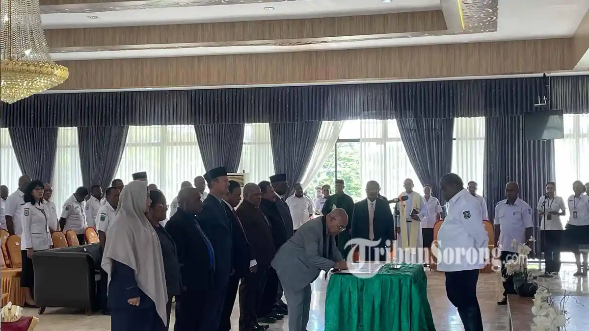 Lantik 8 Pejabat Tinggi Pratama, Bupati Sorong: Jangan Ada Program Jalan Sendiri-Sendiri
