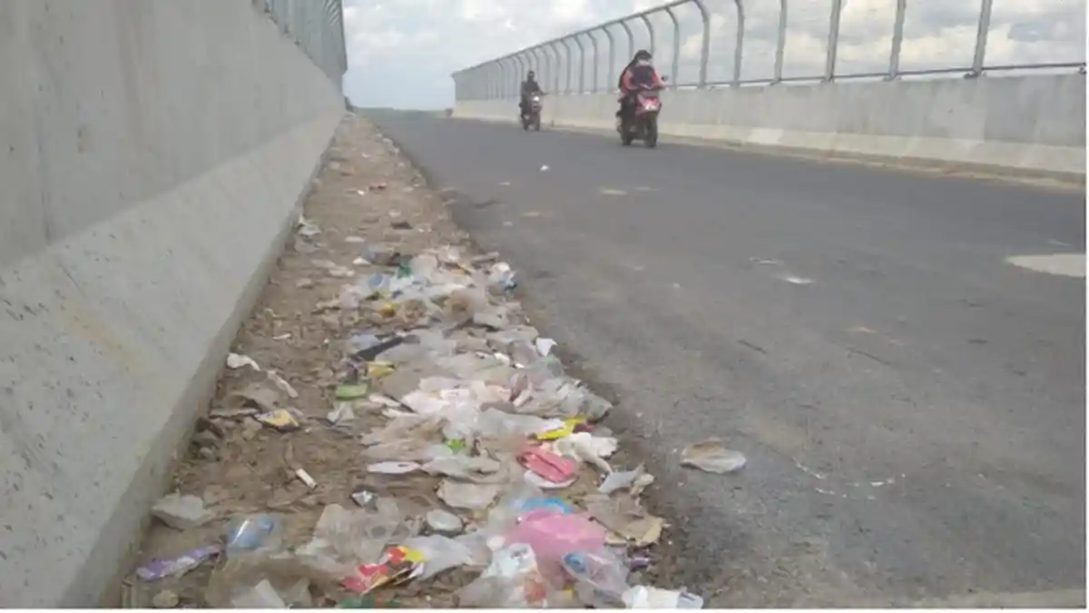 Overpass Tanjung Batu OI Penuh Sampah, Akses Jalan Lama Terkena Proyek Tol Indralaya-Prabumulih