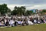 Wali-Kota-Pekanbaru-Agung-Nugroho-shalat-ied-di-Lapangan-Baterai-B.jpg