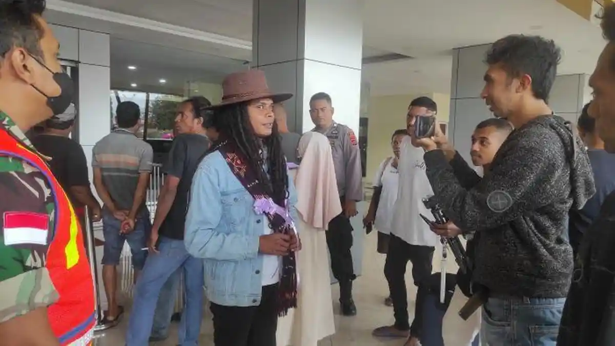 Bozhan Kaboax Tiba di Maumere, Siap Meriahkan Lomba Tari Maumere ...