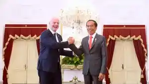 Jokowi-dan-Gianni-Infantino-1425396987785.jpg