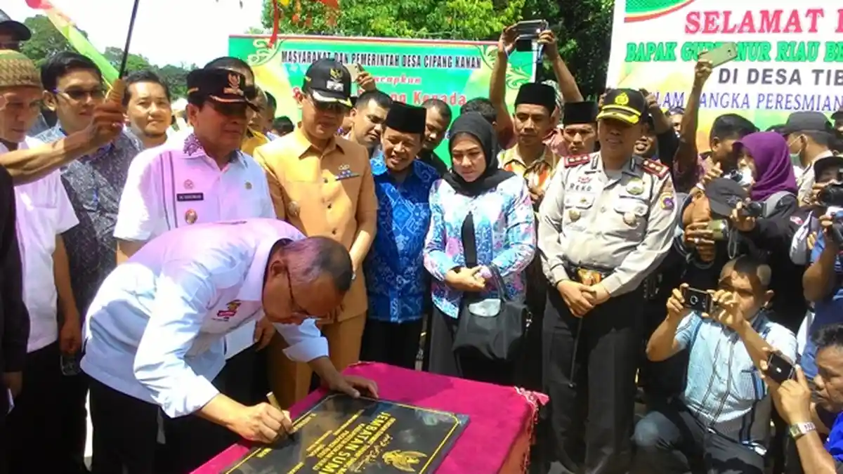 Ini Pesan Gubernur Riau Setelah Meresmikan Jembatan ‎Sumpur