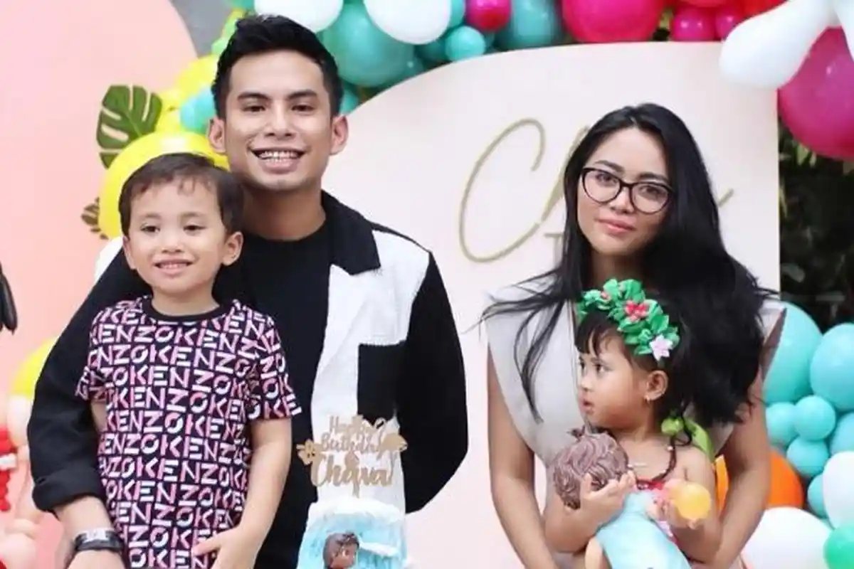 Rachel Vennya Rayakan Lebaran Bersama Mantan Suami dan Dua Anak Mereka