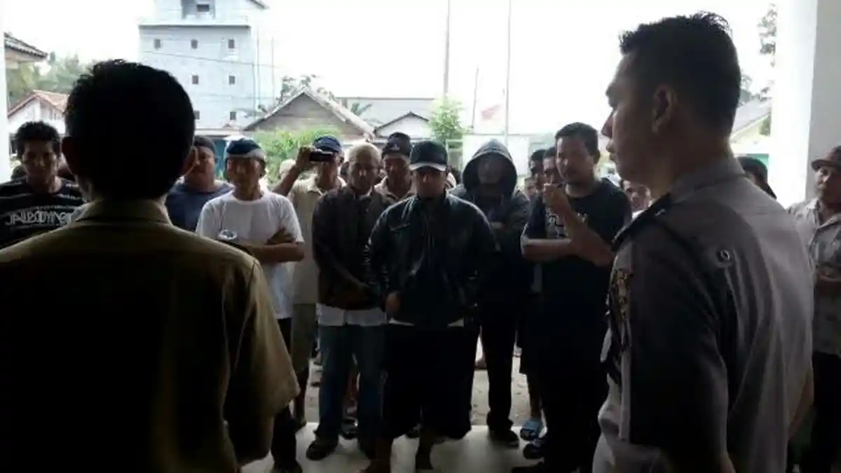 Massa Tolak TI Apung Lanjutkan Demonstrasi ke Pemda Bangka