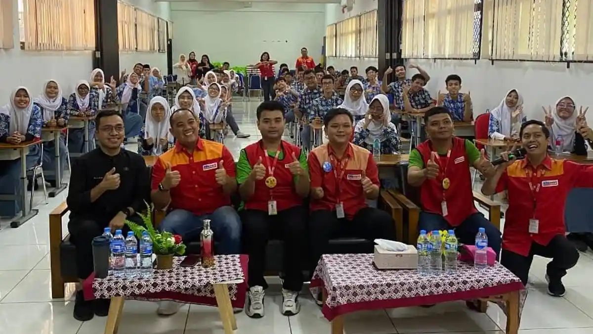 Percaya Diri dan Pantang Menyerah, Alumni SLB 02 Jakarta Kini Berkarier di Alfamart