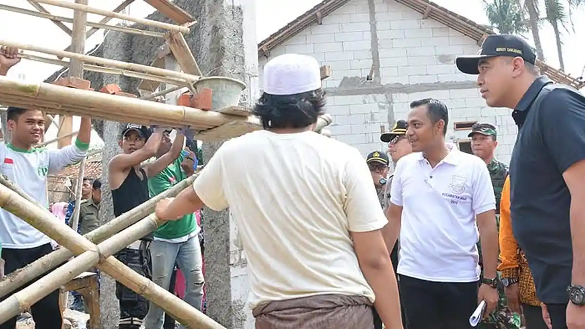 Dibantu Bupati Tangerang, Korban Angin Puting Beliung Senang Bercampur Haru Rumahnya Berdiri Lagi
