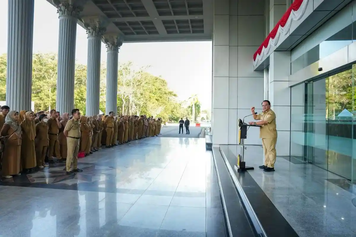 Apel Perdana Usai Libur Tahun Baru, Pj Gubernur Andap: Realisasikan Resolusi 2024, Sultra BerAKHLAK