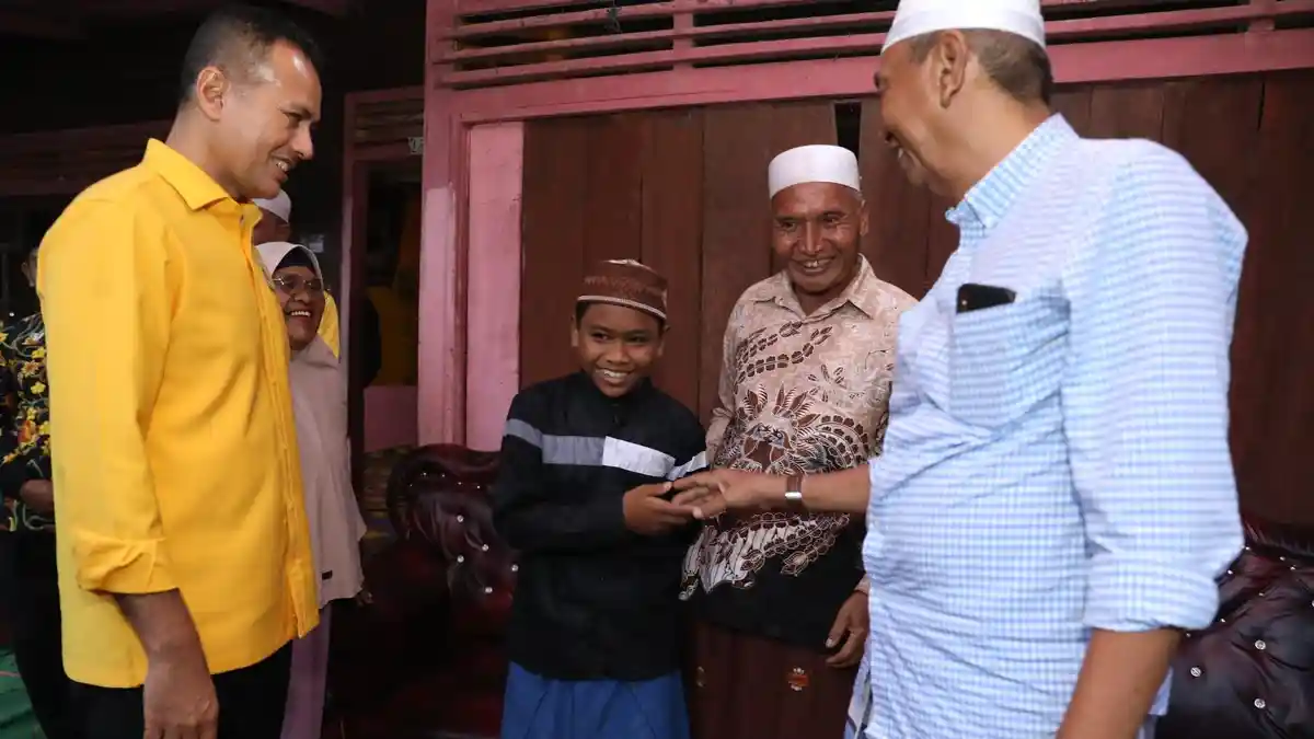 Kunjungi Masjid Al-Musannif di Aek Marian, Ijeck Teteskan Air Mata