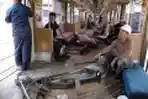 Rangkaian KRL yang Kecelakaan Dievakuasi
