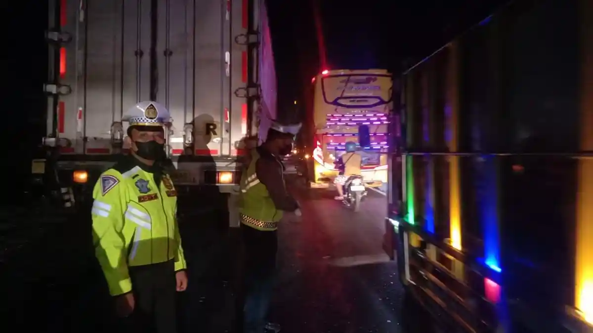 Kecelakaan Maut Honda Mobilio Tabrak Truk Kontainer Satu Orang Tewas