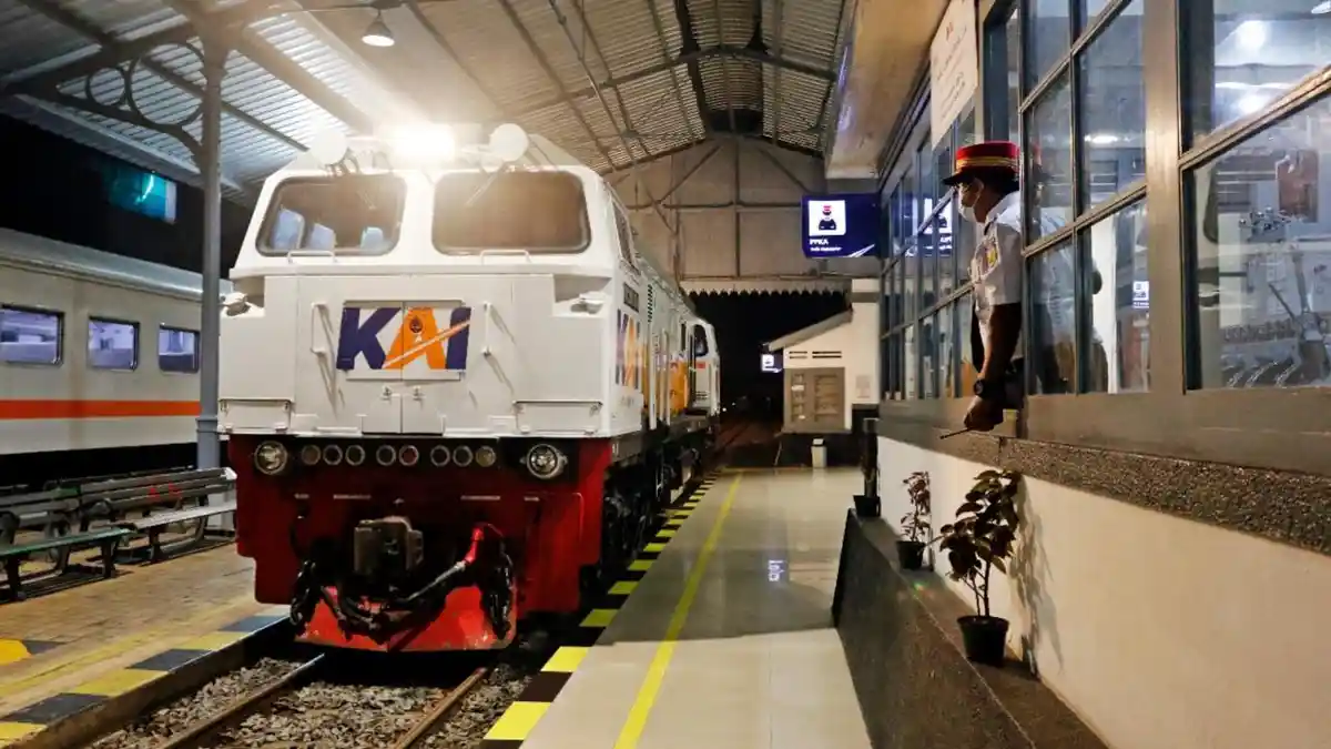 Viral, Oleh-oleh Wisatawan di KA Serayu Dimakan Oleh Penumpang, Pelaku Cengegesan, Ini Kata PT KAI