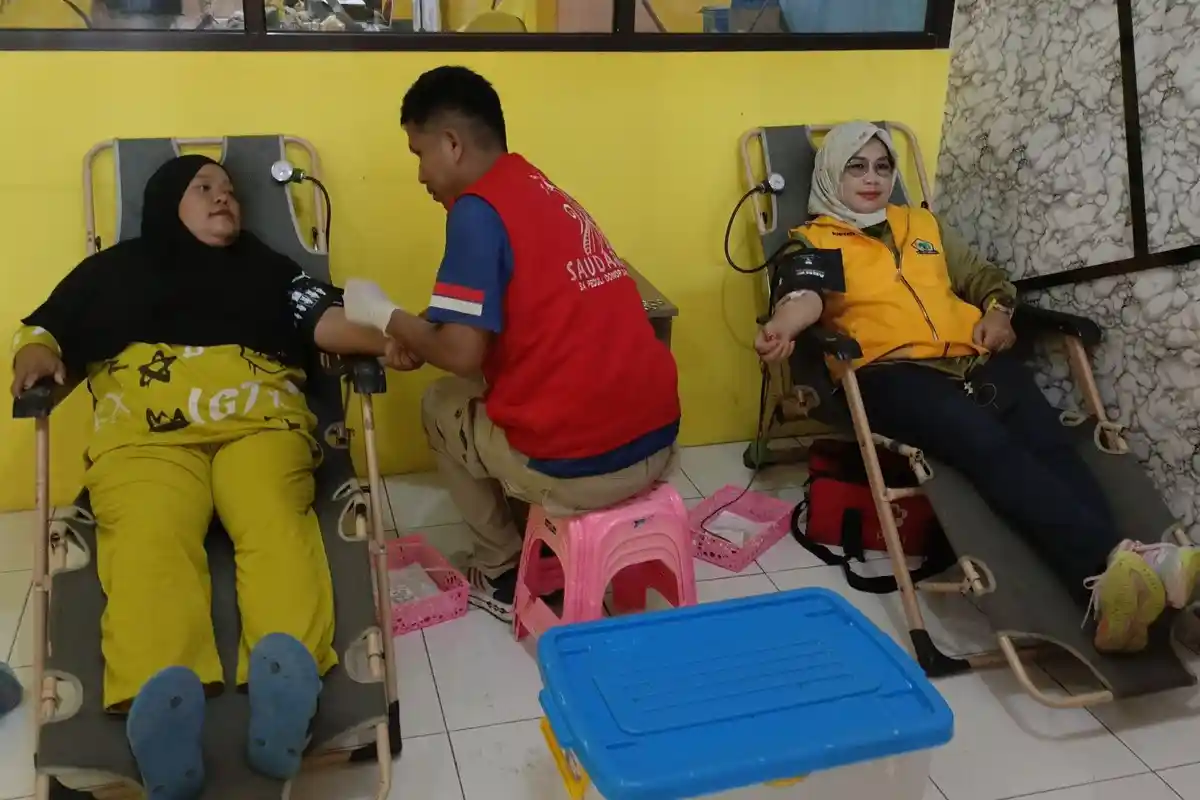 Rangkaian HUT ke-61, DPD Golkar Papua Barat Gelar Donor Darah dan Bagi Ribuan Paket Sembako