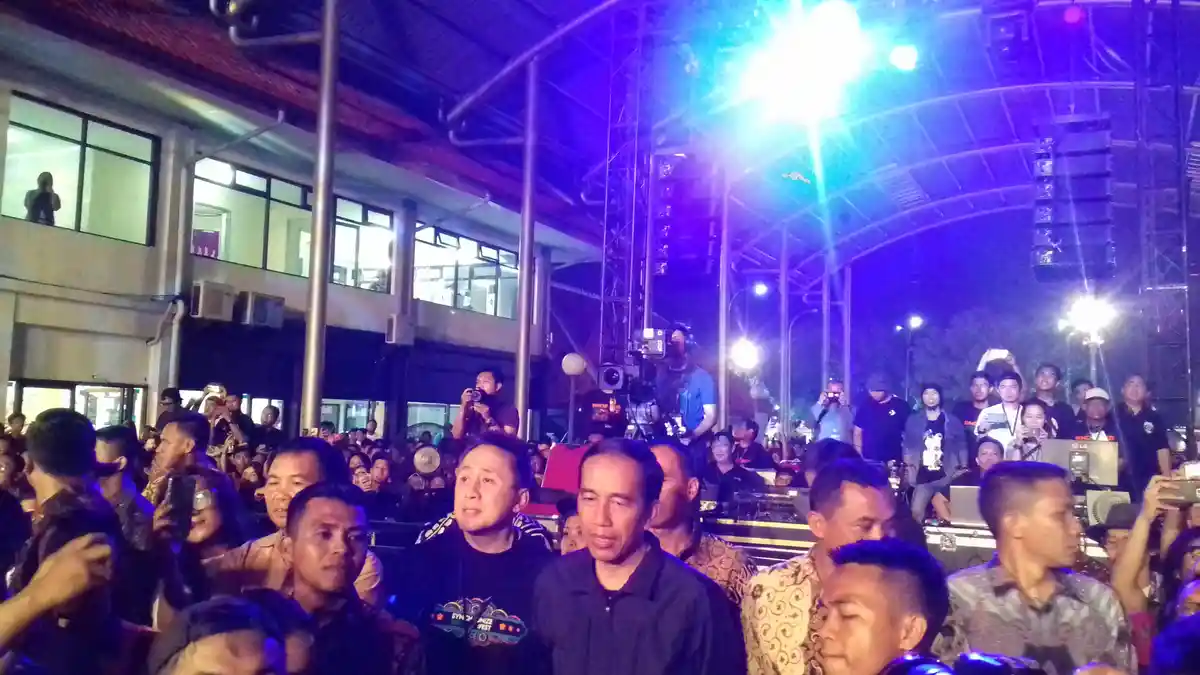 Datangi Synchronize Fest 2017, Bentuk Pendekatan Jokowi Kepada Generasi Milenial?
