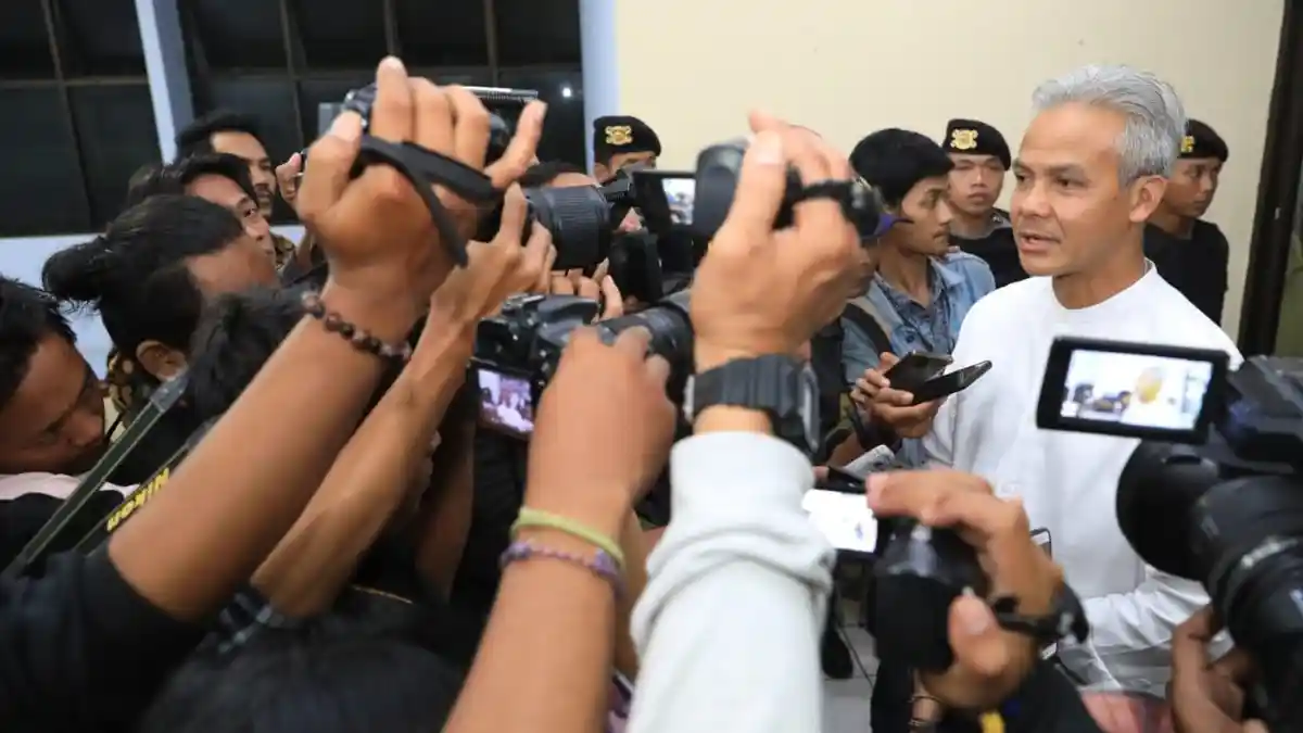Bersama Kapolda, Pangdam dan FKUB, Ganjar Tunggui Pleno KPU Hingga Dinihari