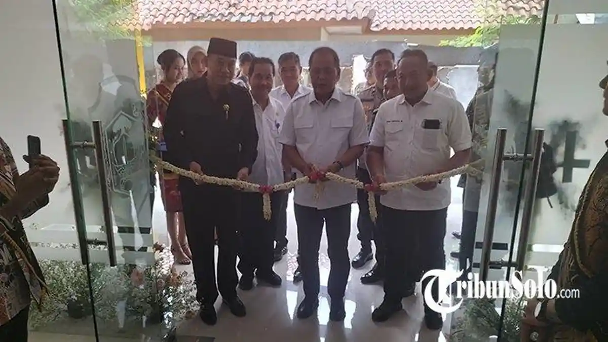 Bupati Juliyatmono Resmikan Gedung Disparpora Karanganyar: Semoga Bisa Dimanfaatkan dengan Baik