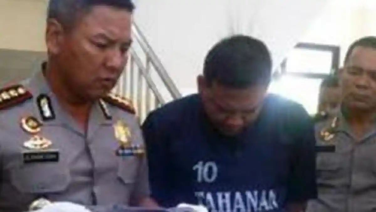 Ngaku Jadi Anggota Polisi, Sento Ditangkap Polisi di Depan Pacarnya