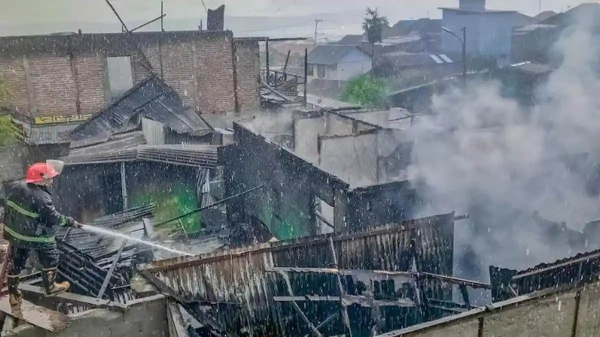 Kebakaran Rumah di Dembe Gorontalo Nyaris Menghanguskan Seorang Nenek Berusia Sekitar 80 Tahun