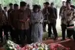 Wapres JK Berdoa di Makam Mantan Mendagri Muhammad Maruf