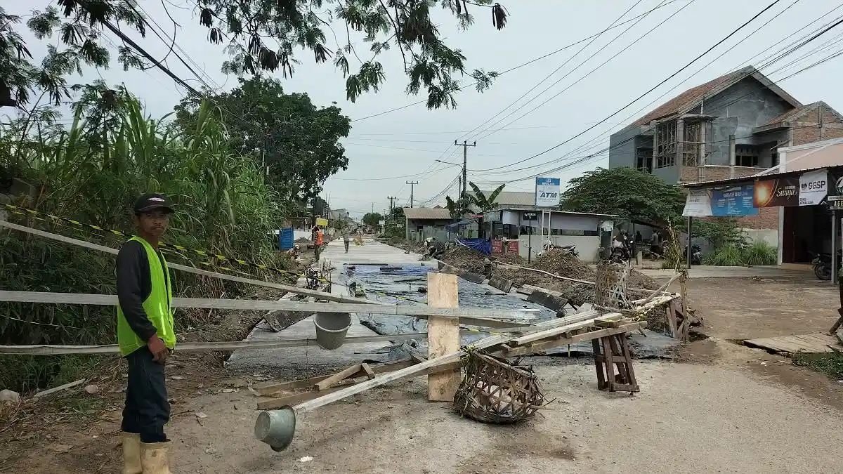 Kerusakan Jalan Pulau Singkep Sukarame, Bandar Lampung Mulai Diperbaiki