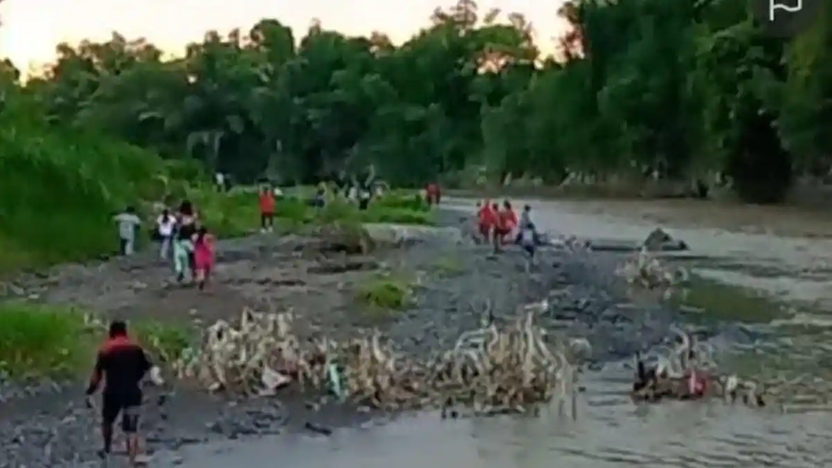 Tidak Bisa Berenang, Warga Probolinggo Terseret Arus Sungai Sampean Lama Situbondo