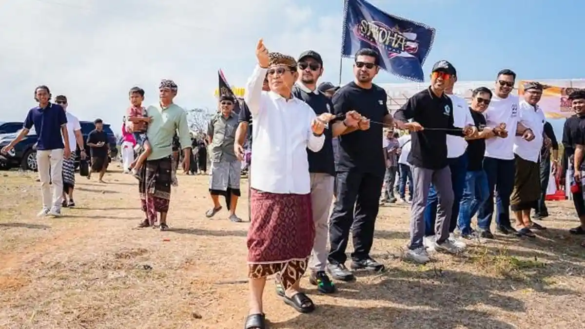 Bupati Badung Buka Sabdha Kite Festival VI Banjar Kangin, Pecatu - Tribun-bali.com